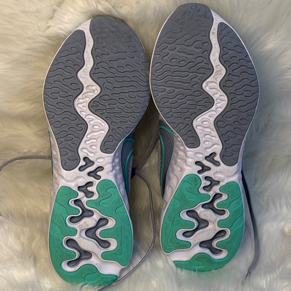 Women’s Nike Renew Sneakers in Gray and Teal - Picture 7 of 8